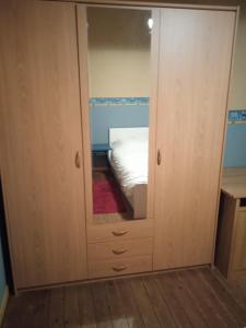 Postel nebo postele na pokoji v ubytování Chambre à la campagne ,au Soleil levant + 2 fotografie