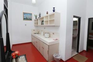 Kuchyň nebo kuchyňský kout v ubytování The One Apartment