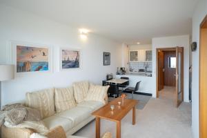 a living room with a couch and a table at FEWO Ferienresidenz Staberdorf Haus 76 Wohnung Nr 26 in Staberdorf