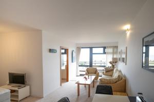 a living room with a couch and a tv at FEWO Ferienresidenz Staberdorf Haus 76 Wohnung Nr 26 in Staberdorf +17 photos