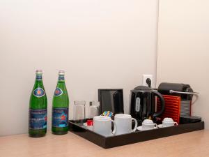Noom Hotel Dakar Sea Plaza, a member of Radisson Individuals的咖啡和沏茶工具