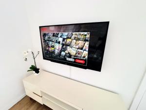 TV a/nebo společenská místnost v ubytování Gemütliches Einfamilienhaus mit Garten