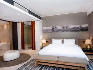 Noom Hotel Dakar Sea Plaza, a member of Radisson Individuals客房内的一张或多张床位
