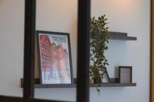 a mirror with a framed picture of a building at Troyes - Aux pieds du cube in Troyes