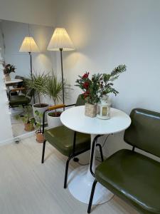 Posezení v ubytování 2-room 4-person Cozy House 1