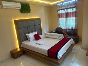 Katil atau katil-katil dalam bilik di Pathivara Hotel