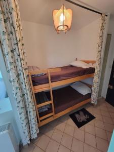 En eller flere senge i et værelse på Studio centre port Valras + 2 billeder