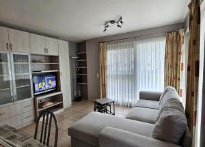 TV a/nebo společenská místnost v ubytování Sun & Sea Blutsyde