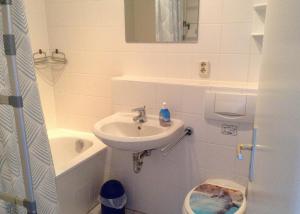 Ένα μπάνιο στο Ferienwohnung Boddenblick +17 φωτογραφίες