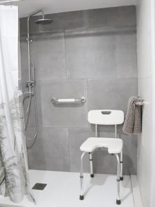 a shower with a stool in a bathroom at Casa Nostra Alcanar in Alcanar