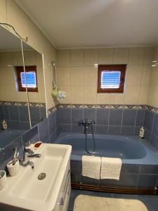 Ένα μπάνιο στο Bestay Sara +13 φωτογραφίες