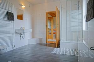 Koupelna v ubytování oberes Apartment Sonnenschein + 17 fotografií