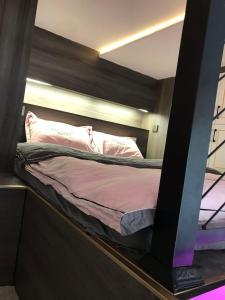 a bed in a room with a mirror at Smart Ruoqi B&B in Kunming
