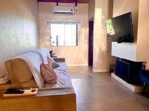 TV a/nebo společenská místnost v ubytování Lindo quarto Próximo ao centro