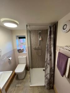 Ένα μπάνιο στο C Farmhouse Accommodation +72 φωτογραφίες