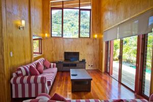 Ruang duduk di Paradise Holiday Homes Rarotonga