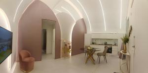 a kitchen with a table and chairs in a room at SUITE Corso Roma in Cerignola