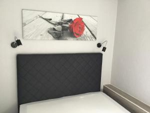 a bedroom with a bed with a picture above it at Hafenwohnung in Borgwedel