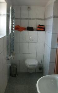 Ένα μπάνιο στο Ferienwohnung "Neu Dessau" +5 φωτογραφίες