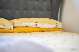 Postel nebo postele na pokoji v ubytování Ben View Apartments Flat A