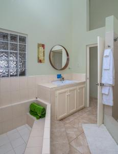 Bagno di Beautiful 5-bed villa with views and pool - Decaj villa