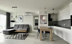Posedenie v ubytovaní Poznań Apartments Towarowa