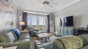 TV a/nebo společenská místnost v ubytování Penthouse at Laketown Wharf in PCB! 2132