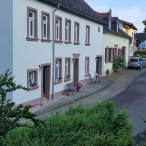 Budova, kde se apartmán nachází + 2 fotografie