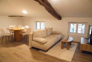 a living room with a couch and a table at LE C0C00NING - Centre ville in Marmande
