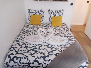 a bed with two swans making a heartshape at Liberté Room Chambre privée en colocation conviviale ! in Nanterre