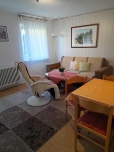 a living room with a couch and a table at Ferienhaus im Spreewald in Straupitz