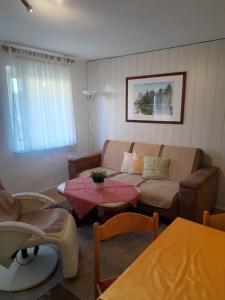 a living room with a couch and a table at Ferienhaus im Spreewald in Straupitz