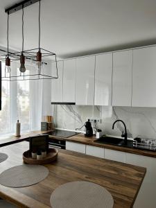 A kitchen or kitchenette at Ultracentral Apartment in the heart of Cluj