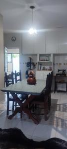 a kitchen with a table and chairs in a kitchen at Casa de veraneio in Caraguatatuba