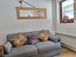 Zdjęcie z galerii obiektu Studio rénové au pied des pistes La Rosiere w mieście Montvalezan