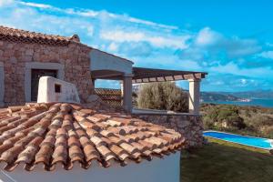 Photo de la galerie de l'établissement Porto Cervo Villas Swimming Pool - Sea View, à Porto Cervo