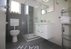 a bathroom with a toilet and a glass shower at Ferienhaus - Bungalow Lavanda 4 in Poreč