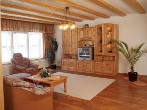a living room with a couch and a table at Landhaus am Rennweg in Neuhaus am Rennweg