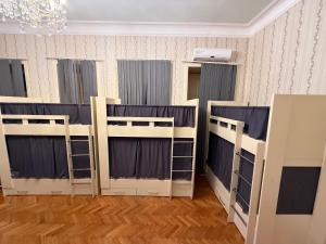 Postel nebo postele na pokoji v ubytování KM Hostel and Tourism