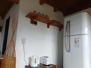 Kuchyňa alebo kuchynka v ubytovaní Michay Cabaña en entorno tranquilo y Vista al Lago + 12 fotografií