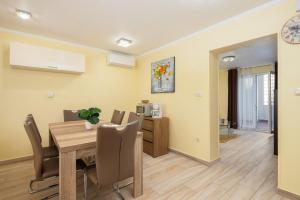 Posezení v ubytování Perla Apartment - 2 min to the beach & free parking