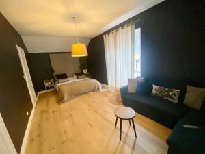 Postel nebo postele na pokoji v ubytování 2 Chambres, spéciales 24H DU MANS + 2 fotografie