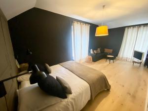 Postel nebo postele na pokoji v ubytování 2 Chambres, spéciales 24H DU MANS