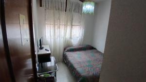 Postel nebo postele na pokoji v ubytování Cuarto Privado Doble en Toledo + 26 fotografií