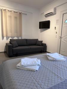 a living room with a couch and towels on a rug at Vila Melina in Himare