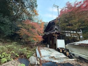 Kép guesthouse 古民家の宿屋千鶴1階1号室部屋貸し szállásáról Hirosimában a galériában Még 12 kép