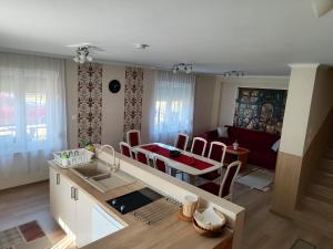 Posedenie v ubytovaní Forrás-G Vendégház
