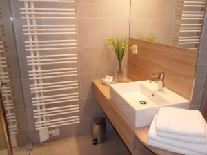 A bathroom at Gasthof-Pension Schütz