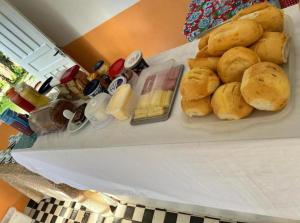 a plate of bread rolls on a table at Pousada e Camping Rhaiana in Ilha do Mel +29 photos