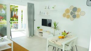 TV a/nebo společenská místnost v ubytování Estrella Dominicus Apartamento - Bayahibe